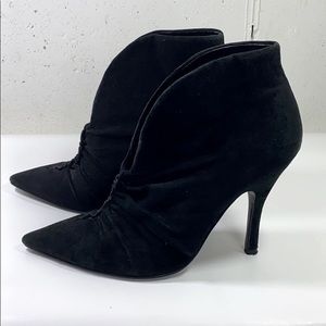 Guess 8.5 black suede pointed toe ankle boots